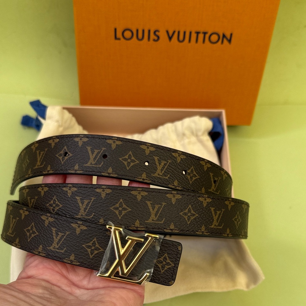 New in box Louis Vuitton Dark Brown Monogram Reversible Belt with Gold Buckle